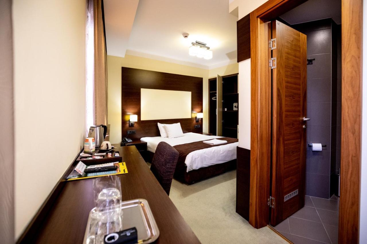 Boutique Hotel Golden Star Tuzla Buitenkant foto