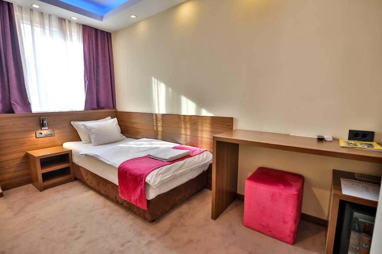 Boutique Hotel Golden Star Tuzla Buitenkant foto