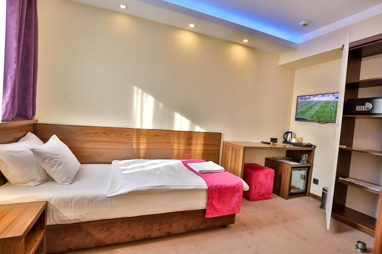 Boutique Hotel Golden Star Tuzla Buitenkant foto