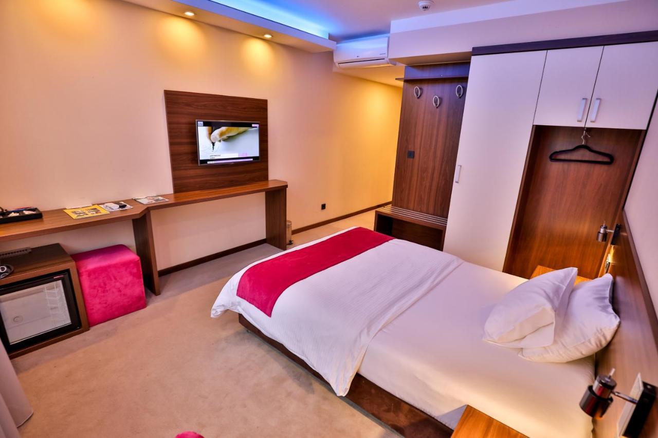 Boutique Hotel Golden Star Tuzla Buitenkant foto