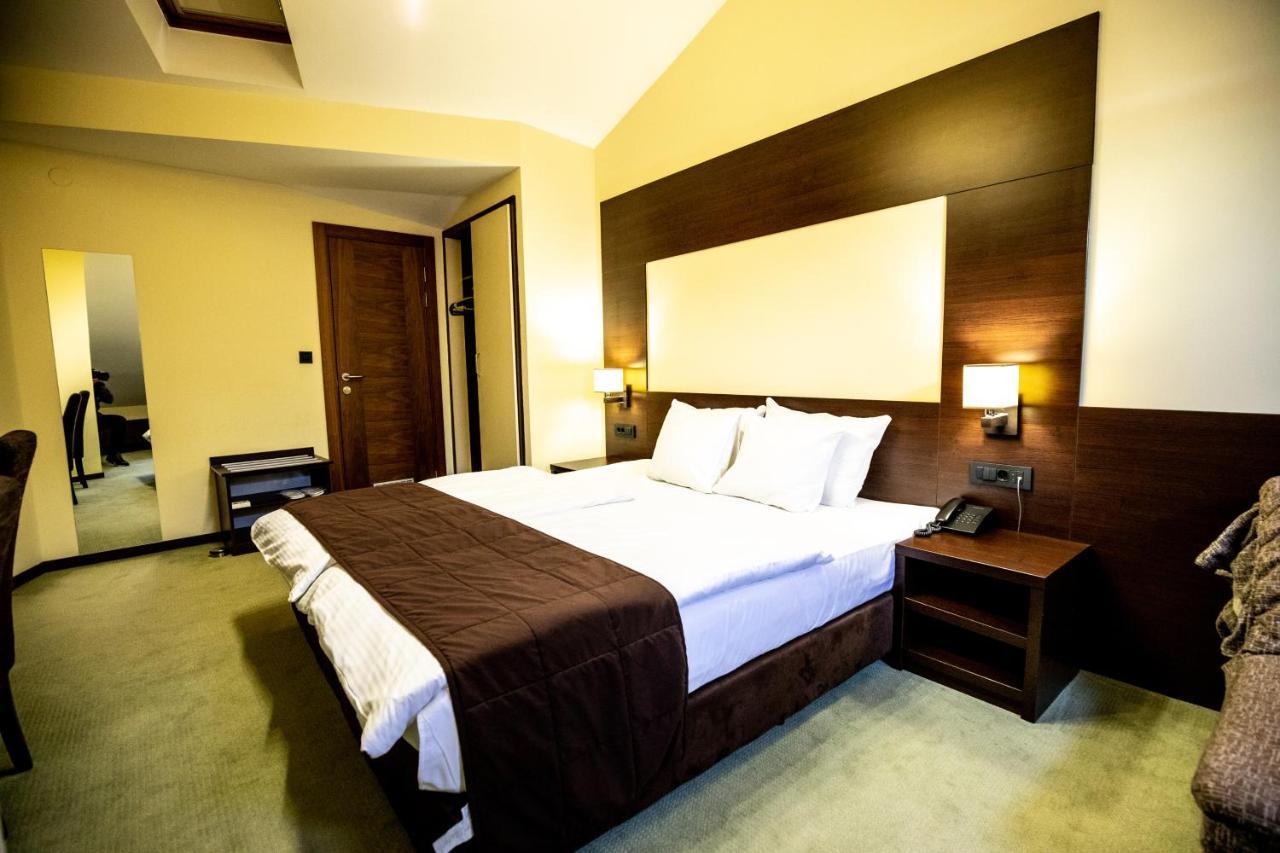 Boutique Hotel Golden Star Tuzla Buitenkant foto