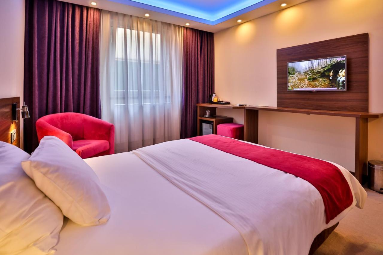 Boutique Hotel Golden Star Tuzla Buitenkant foto