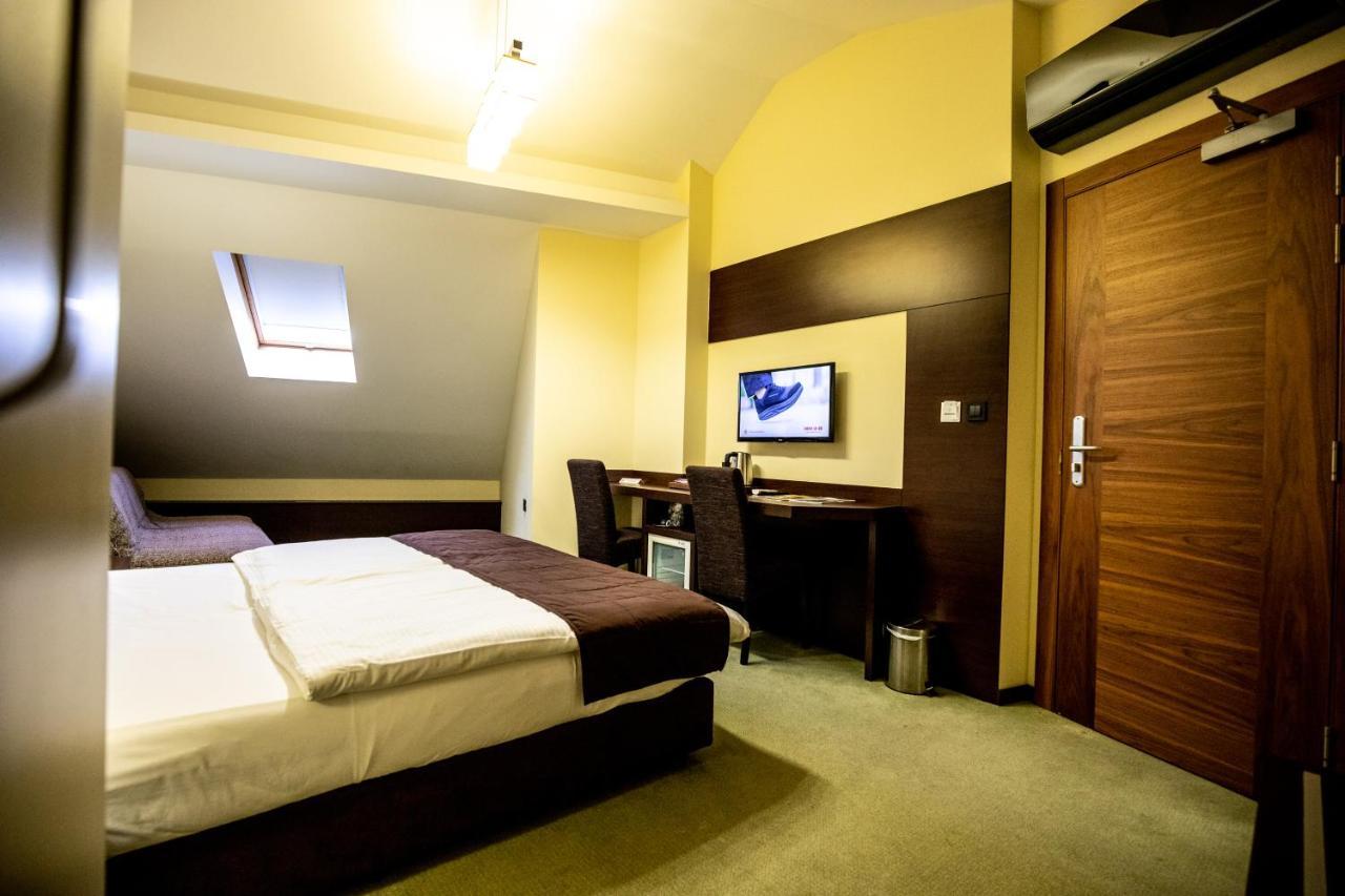 Boutique Hotel Golden Star Tuzla Buitenkant foto