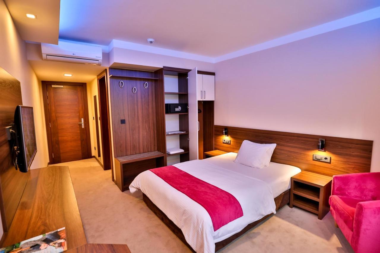 Boutique Hotel Golden Star Tuzla Buitenkant foto